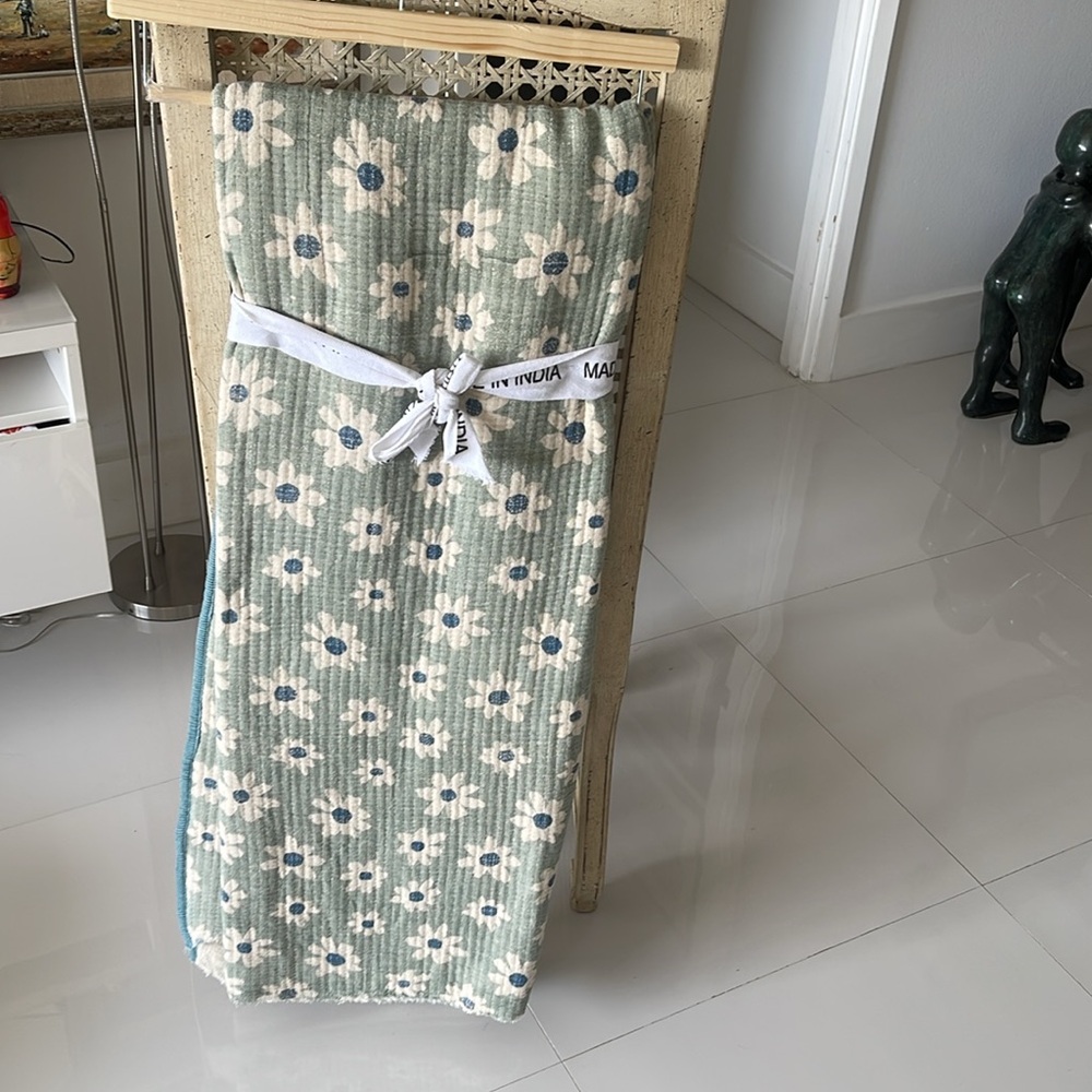 SALE! Artistic Accents Sage Green/Blue/Cream "Daisies" Decorative Throw Blanket - Picture 3 of 6